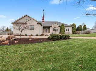 26 Long Grove Dr, Monticello, IL 61856