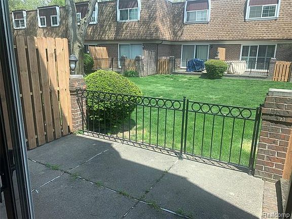 5th image of 37020 W Aragona Dr
