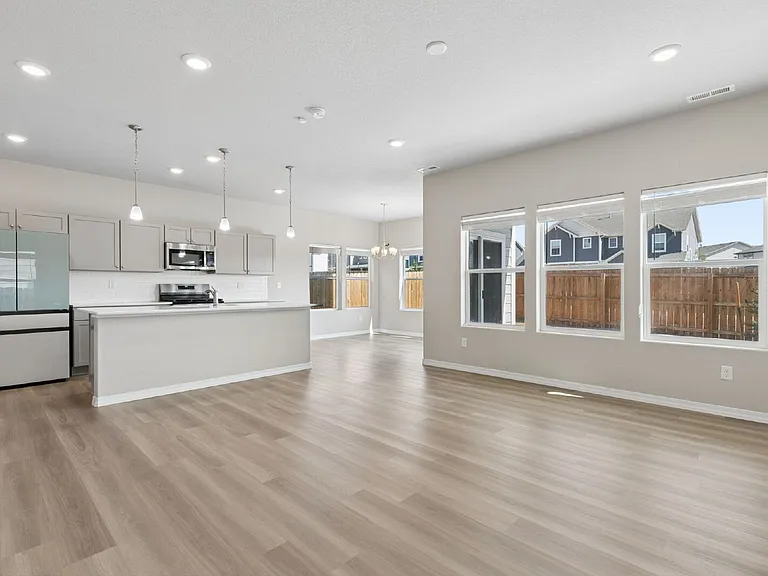 8418 Blue Feather Loop — Photo 7
