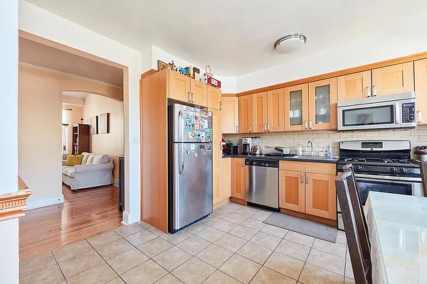 Sold by Homesmart Premier Living Realty | media 25