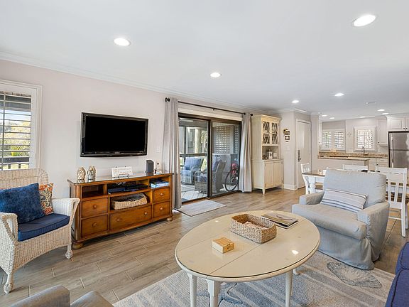 5th image of 4581 Park Lake Dr