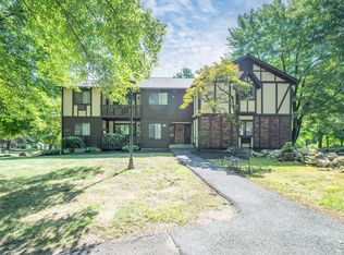 4 Canterbury Ct #4, Brookfield, CT 06804