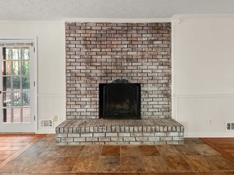 1247 Sycamore Dr — Photo 9