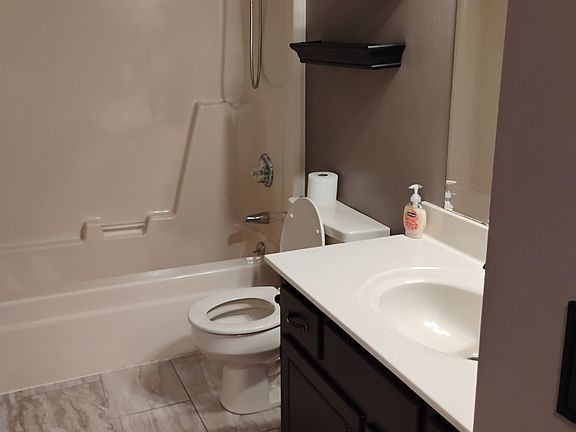 3rd image of 1122 W Rye Ct