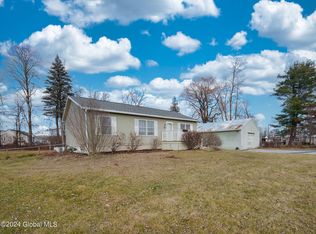 3 Gauthier Dr, Halfmoon, NY 12065