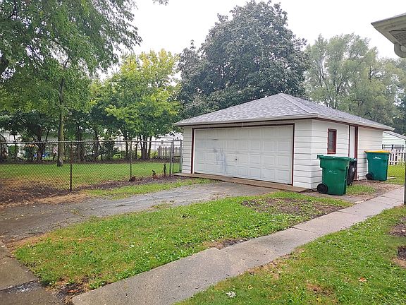 3rd image of 901 Westshire Dr