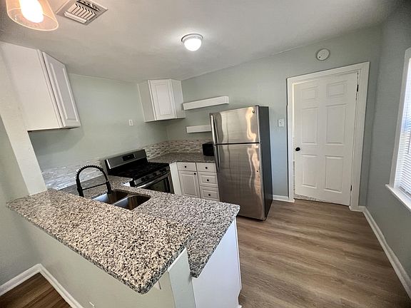 5th image of 506 Antoinette Dr