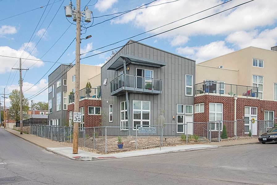 1st image of 590 W 40th St