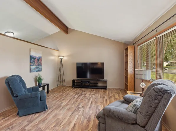 2127 Shale Ln, Eagan, MN 55122