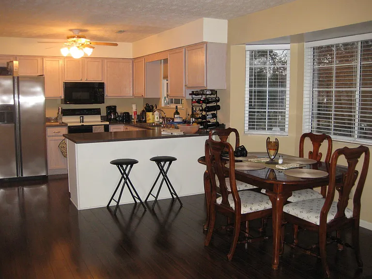 Kitchen and dining area.