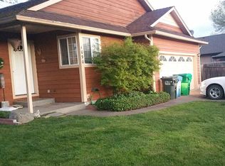 1090 Rainwood Ln, Grants Pass, OR 97527