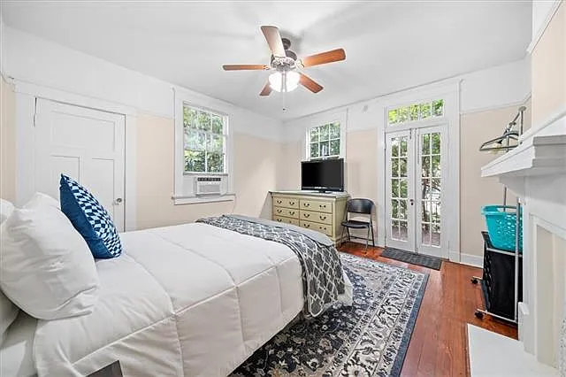 2608 Magazine St — Photo 9