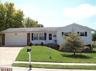 708 Elmhurst Dr, Saint Charles, MO 63301