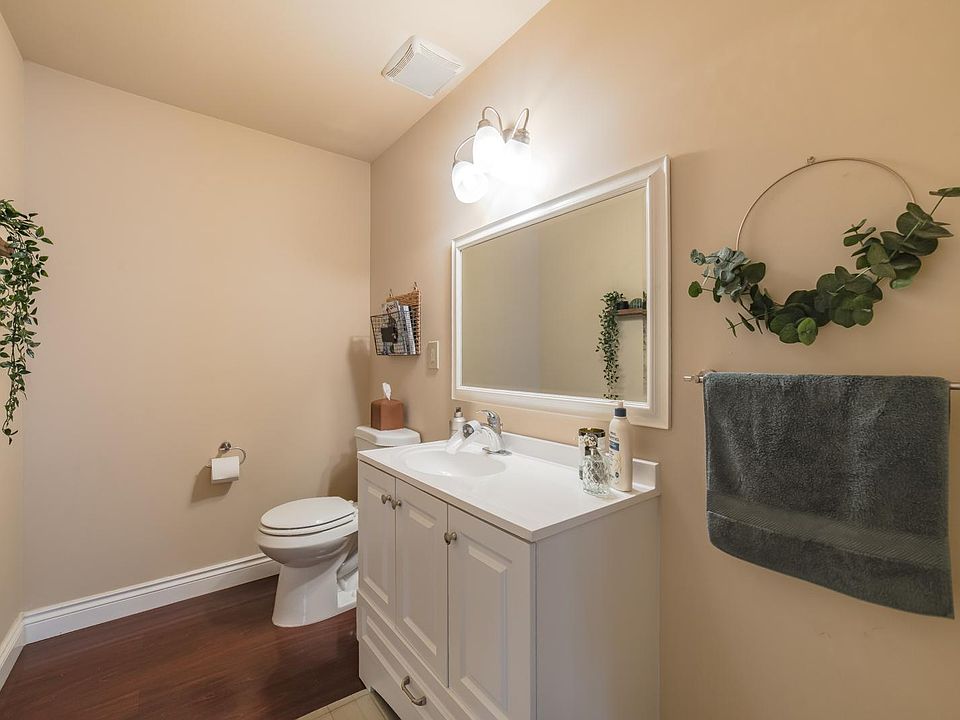 1st image of 318 Stratford Ln #318