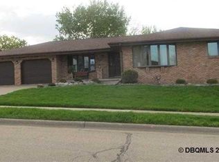 2395 Clarke Crest Dr, Dubuque, IA 52001