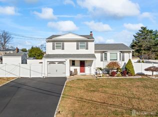 17 Sulliman Rd, Edison, NJ 08817