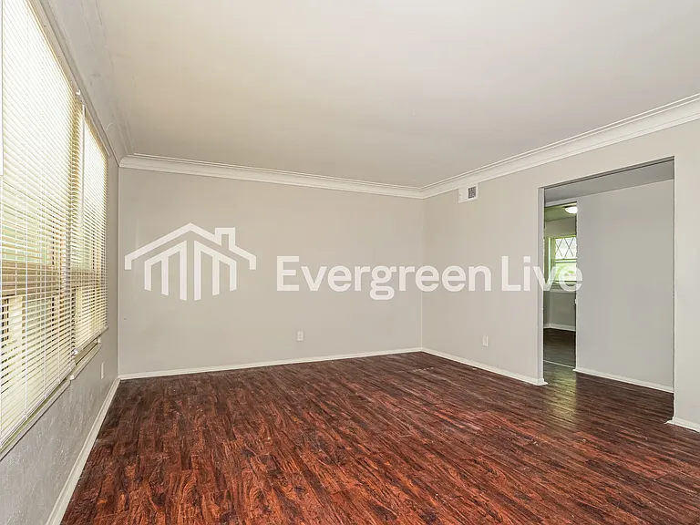 2667 Garham Dr — Photo 3