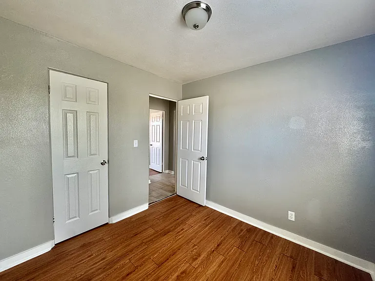 2034 NW 25th St #6 — Photo 12
