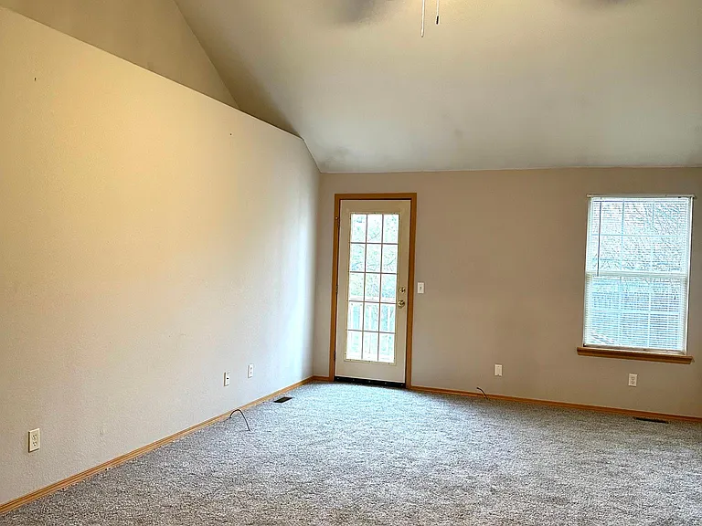 781 W Juniper Ln — Photo 2