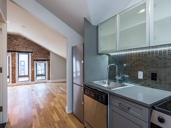 3rd image of 187 Leonard St