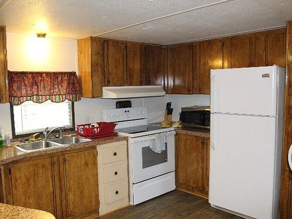 4th image of 410 Watkins St