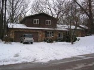5831 Woods Edge Rd, Fitchburg, WI 53711