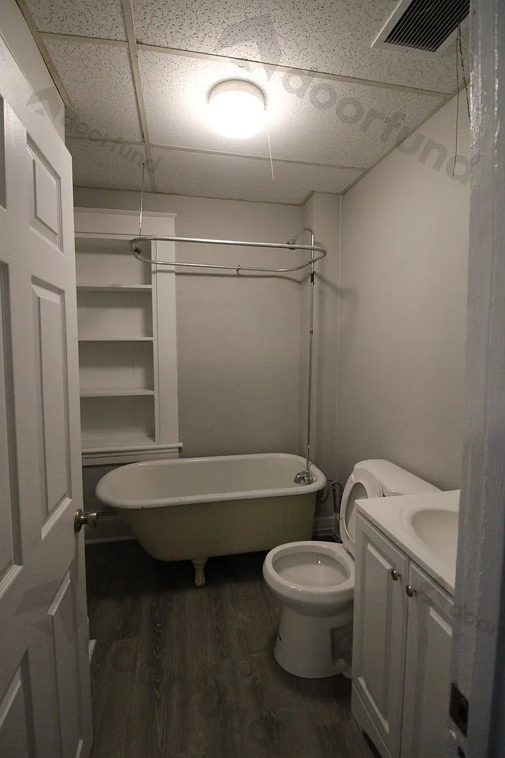 Building Photo - 10 Arch St #5