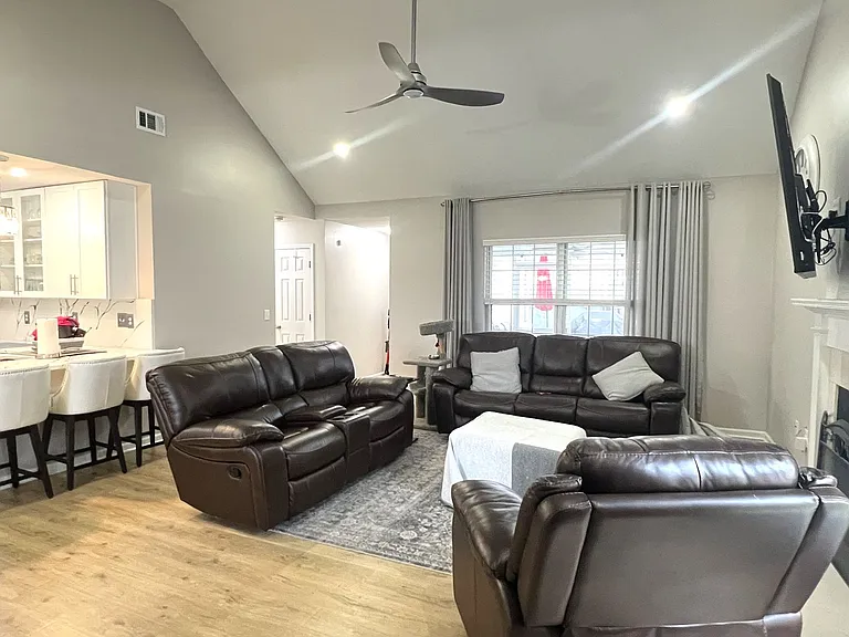 519 Clover Trl — Photo 3