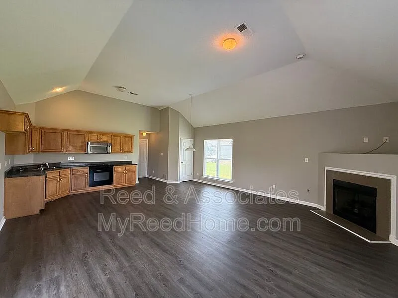 3 bed, 2.0 bath, 1903 sqft, $1,925 — Photo 4