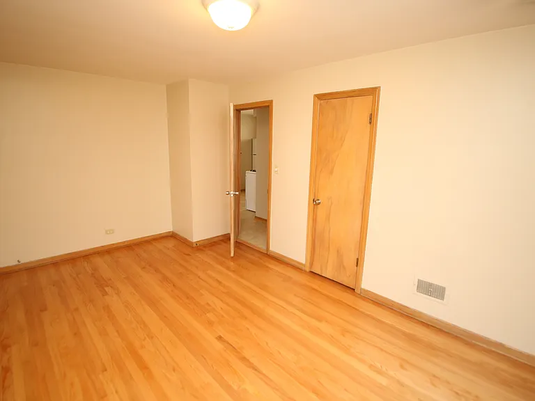 8214 W Wilson Ave — Photo 10
