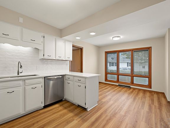 3rd image of 10817 Bonnie Brae Rd