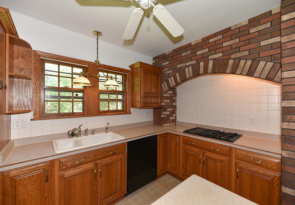 1st image of 2405 Hillsdale Dr E