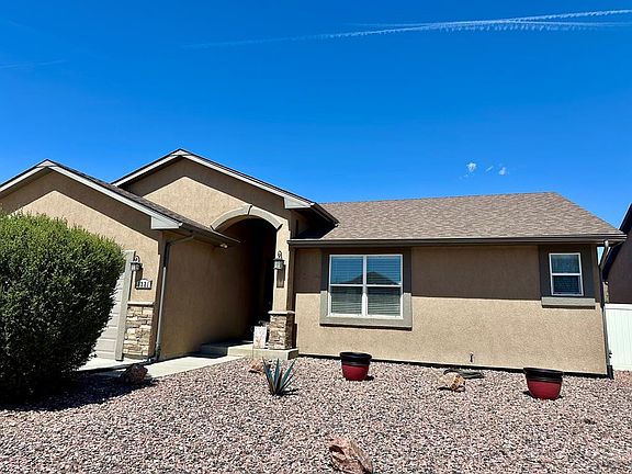 2nd image of 2321 Meadowlark Ln