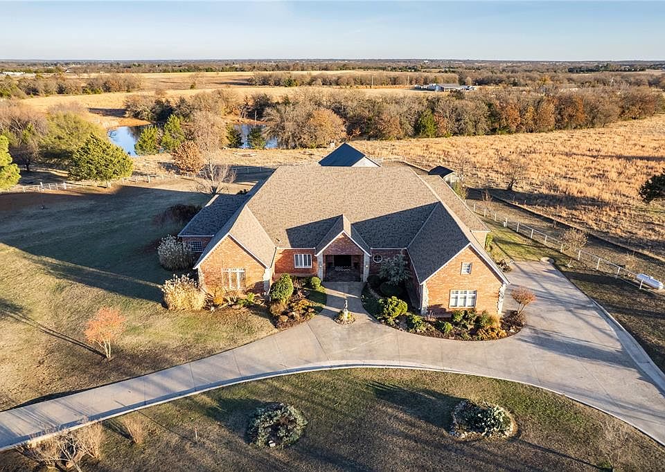 1st image of 18301 Drummond Rd