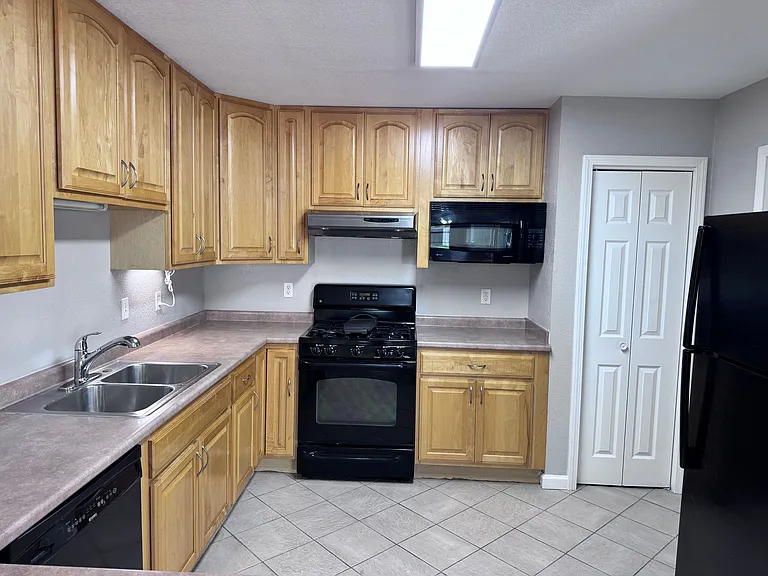 3010 Pakenham Dr #MAIN — Photo 9