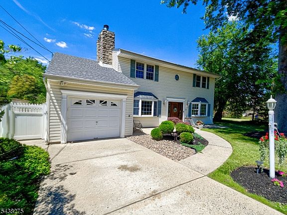 3rd image of 13 Southland Drive