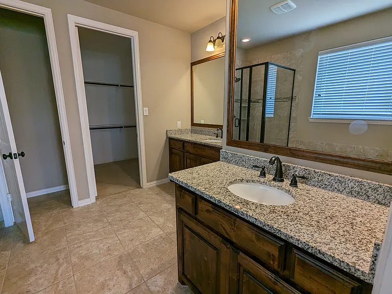 591 Deverson Dr — Photo 9