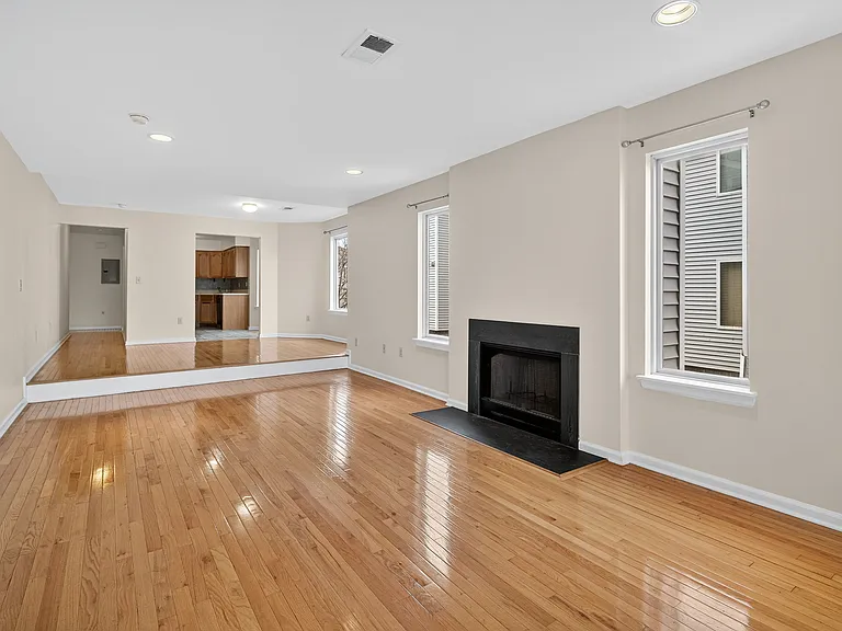 802 Jesse Way — Photo 10