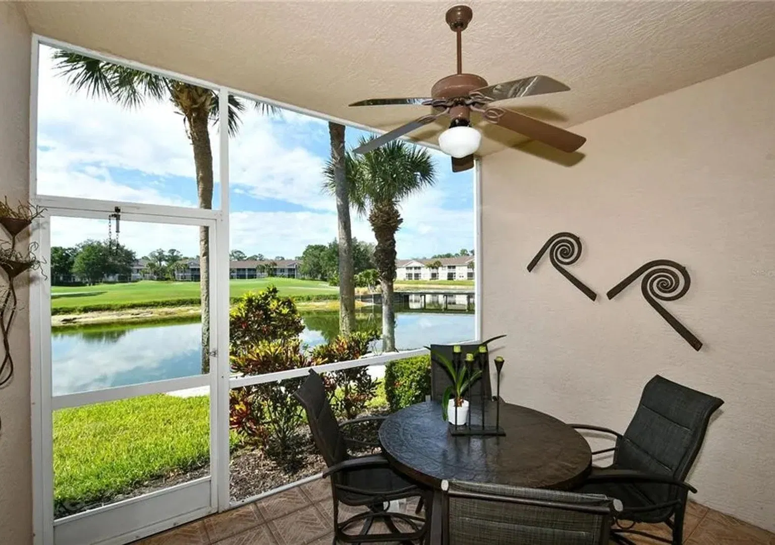 Charming 2BR Condo in Sarasota — Photo 1