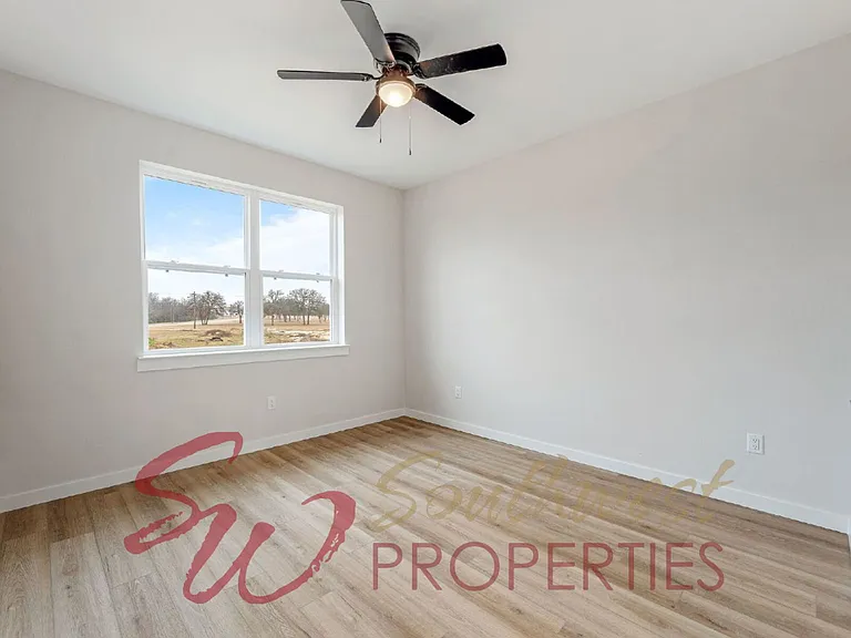 545 Galt Dr — Photo 9