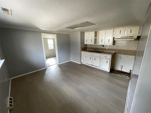 4th image of 100 Becker Dr