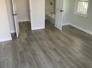 1006 E La Palma Dr, Inglewood, CA 90301