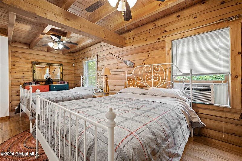 3rd image of 512 Goggins Road