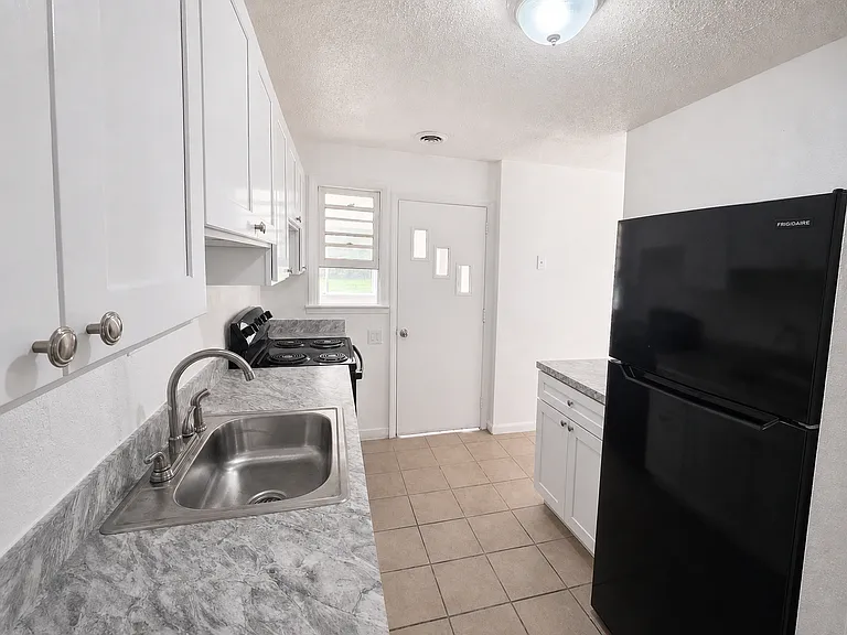 106 Louise Rd — Photo 5