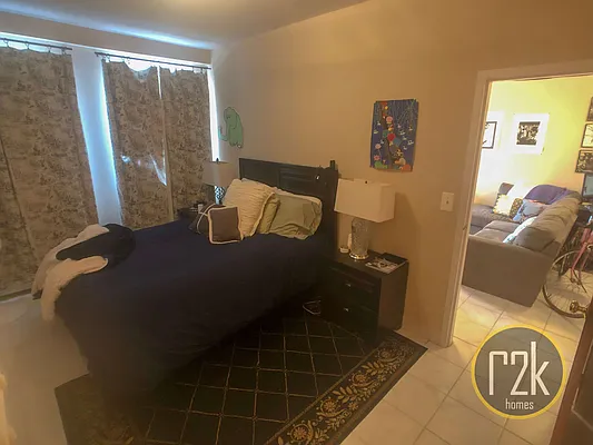 Rented by Realty 2000 Corp | media 7