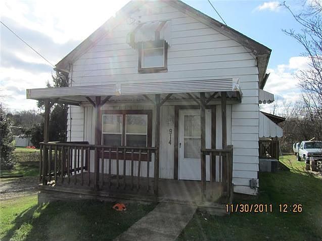 1st image of 914 Summers St