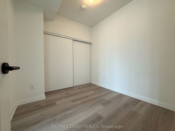 3rd image of 280 Dundas St W #2709