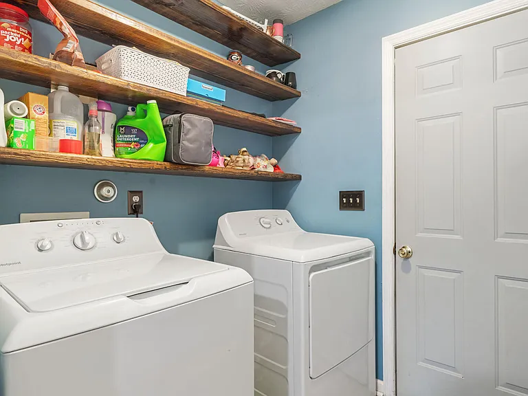 183 Bridlewood Dr — Photo 16