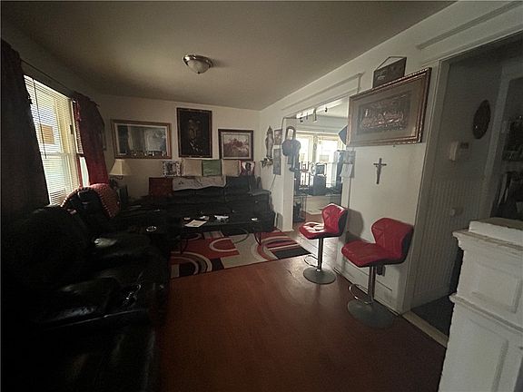 5th image of 455 Frost Ave