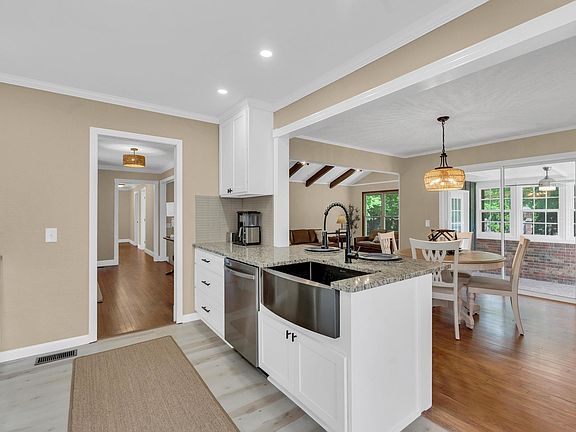5th image of 222 Gillen Dr